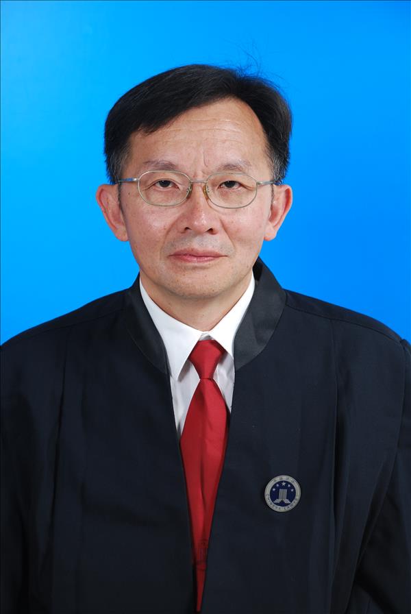 伍臣君